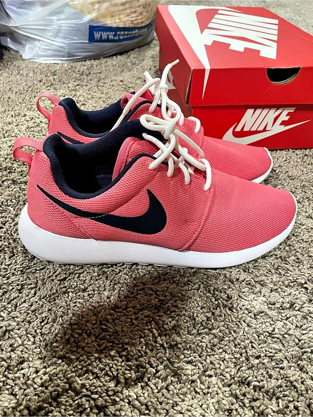 Nike Roshe One Women's Pink & White Sneakers US 7